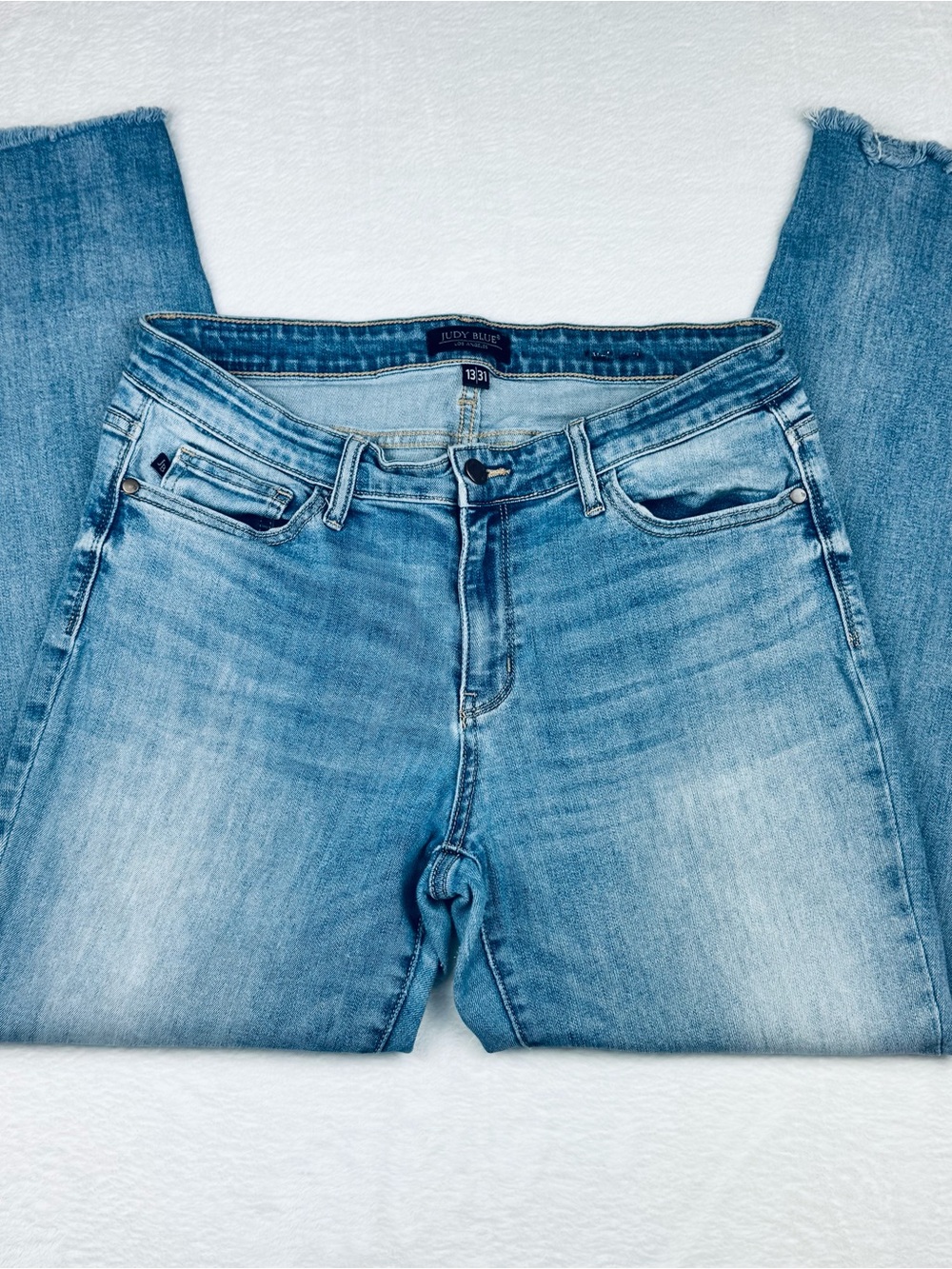 Judy Blue raw hem jeans. Women’s size 31.